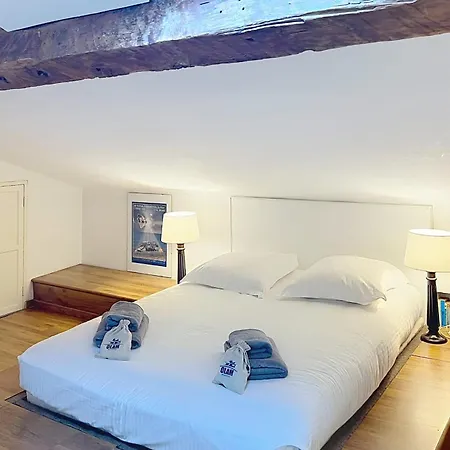 Lägenhet 3-bedroom Loft 3 Minutes From The Center *