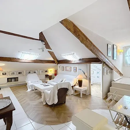 3-bedroom Loft 3 Minutes From The Center 아파트 *